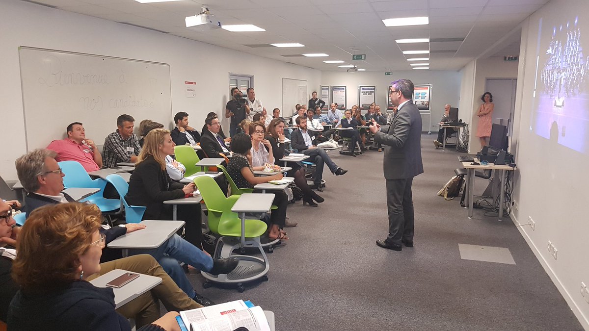 DevinciAlumni's tweet photo. En direct du nouveau LearningCenter à l'infothèque pour un keynote sur les nouveaux outils Carrières #bttp2016 https://t.co/NLSZbqqYSq