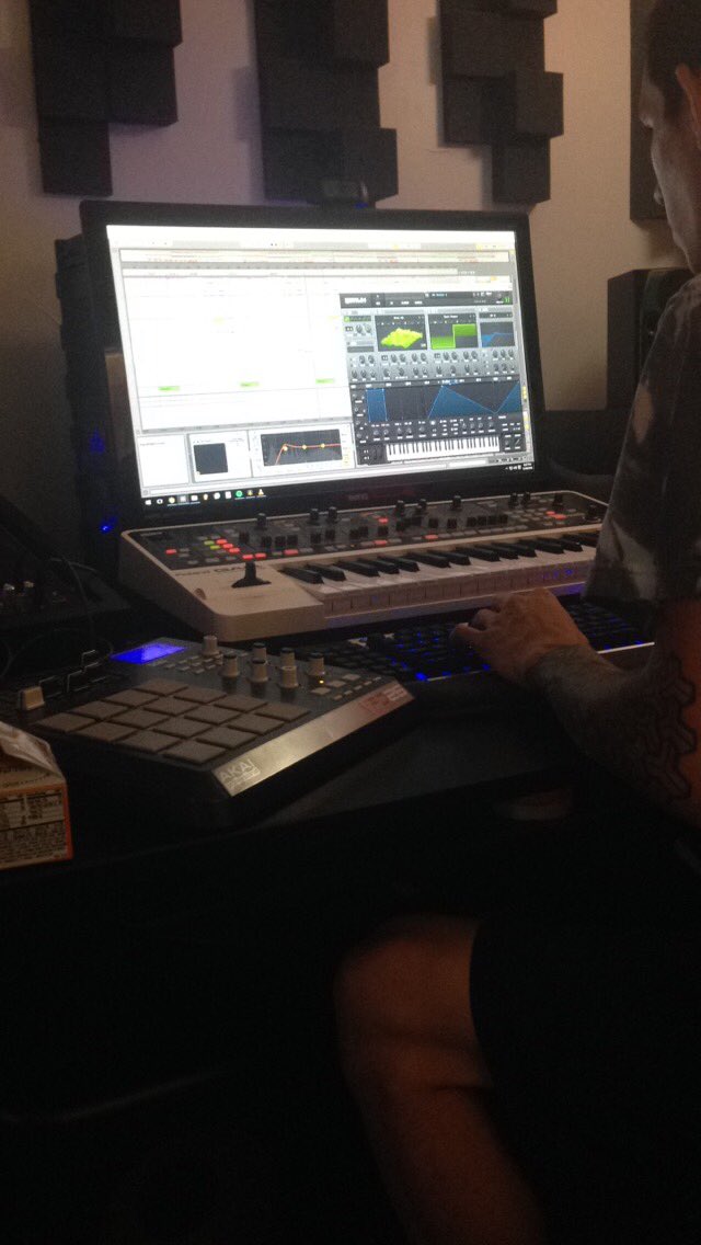 zanaakaba's tweet photo. studio time is my favorite time #StageUpProductions https://t.co/lJPEtMZ4Dh