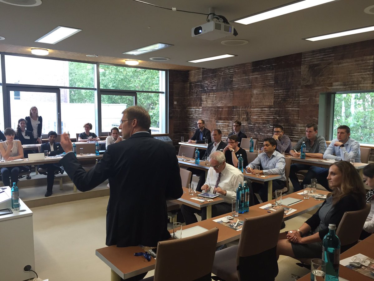 galia_alessi's tweet photo. Get to know our MBA Programmes #FSMBAEvening https://t.co/yhznedztNN