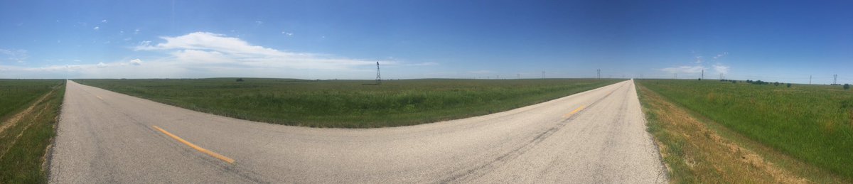 vthokie's tweet photo. Nothing around for as far as I can see. #middleofnowhereKansas https://t.co/Anp4RaIhQr