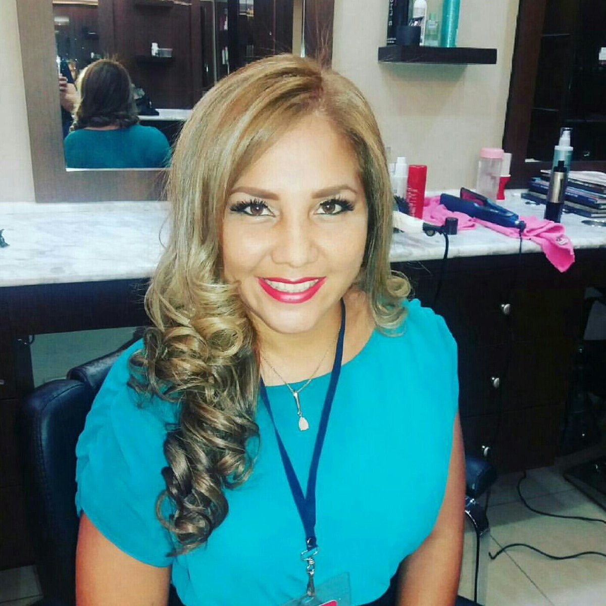 CabellosdelSol's tweet photo. Quieres quedar así de hermosa?  Ven a #CabellosdelSol  💇💅 @CityMall_Gye @CafeClub_Lat https://t.co/SUlr4t5T8m