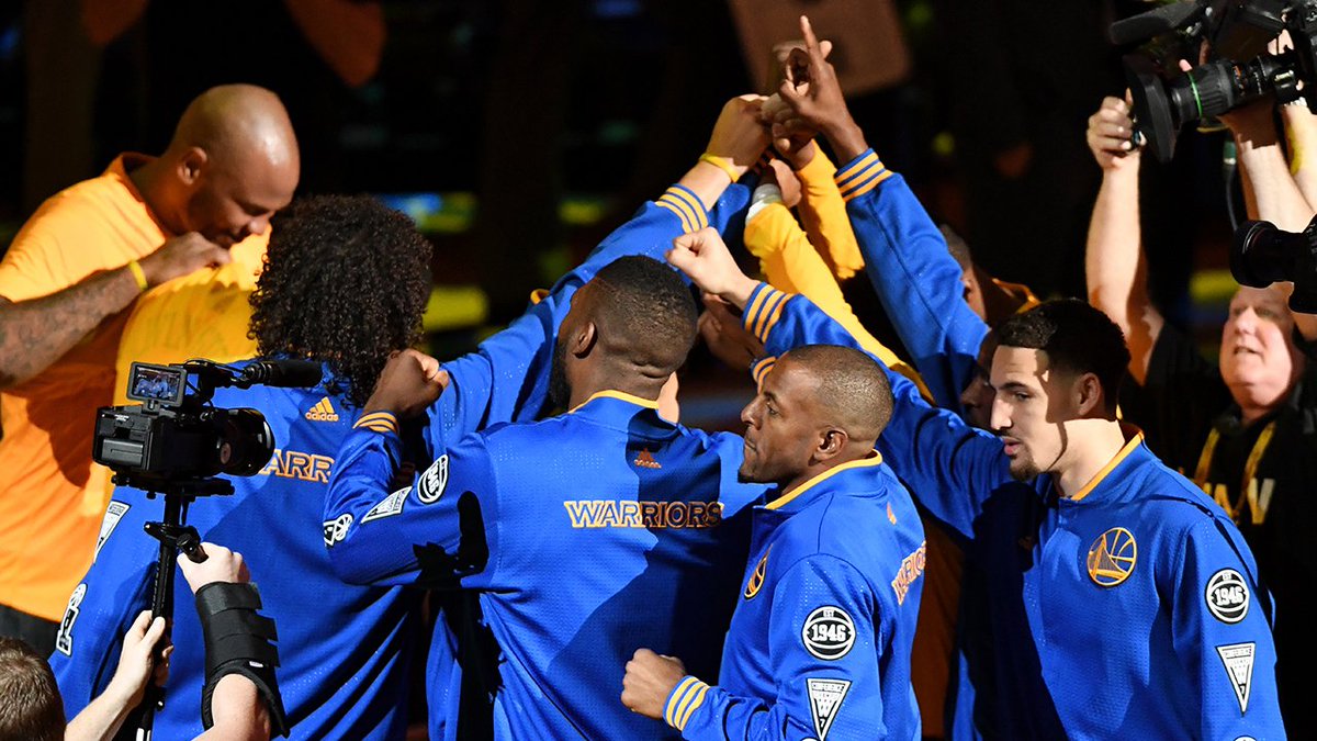 warriors's tweet image. Looking back at some of the best photos of a historic 2015-16 season » on.nba.com/293QTYB #TBT