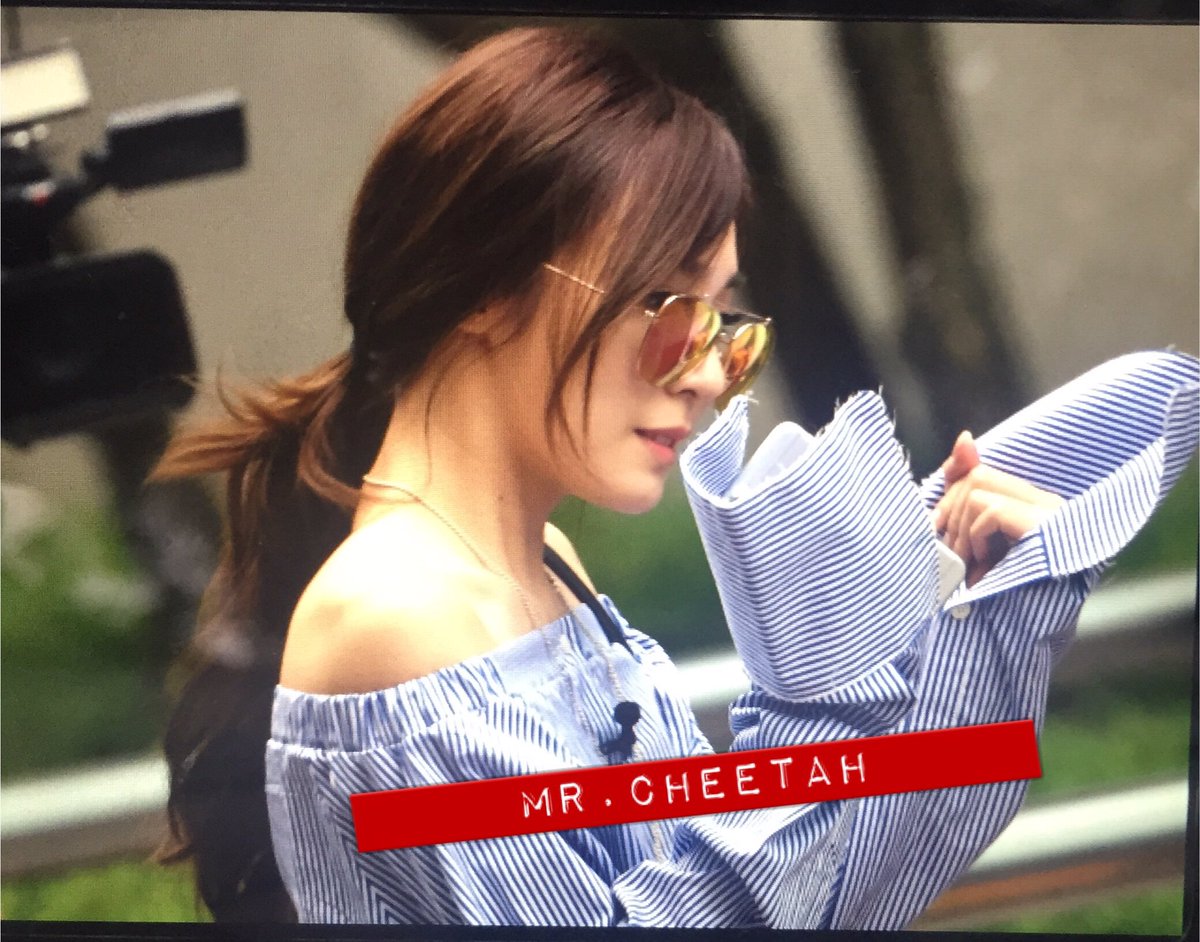 [PIC][01-07-2016]Tiffany xuất hiện tại tòa nhà KBS để quảng bá cho "SHUT UP" - Page 2 CmO0IBWUYAE4TXq