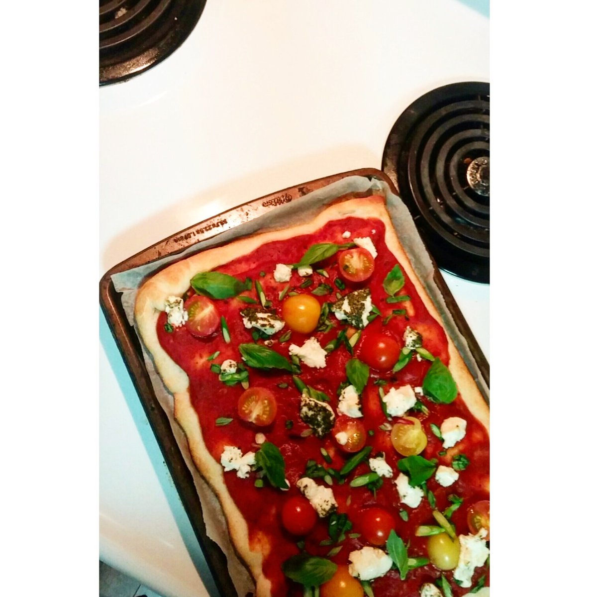 Juu_bag's tweet photo. Pizza: Featuring Garlic Scapes and my Fancy Vintage Coil Oven https://t.co/NBolMIqM2l