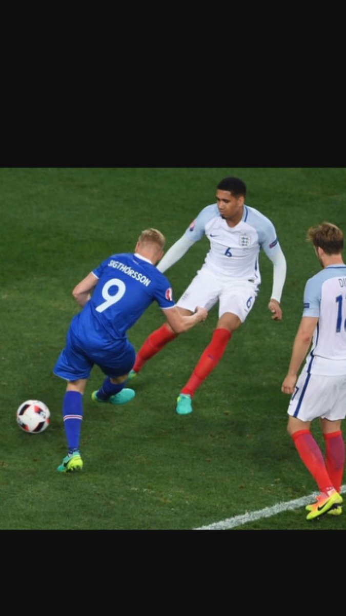 KitsOnHangers's tweet photo. SCARED ... 😱This Lad Replaced John Terry #ENGproblems #Woy'sBoy @tommywheeldonjr @KarlOram @PaulNagle3 @tim_fahy195 https://t.co/nRr0nh3kJS