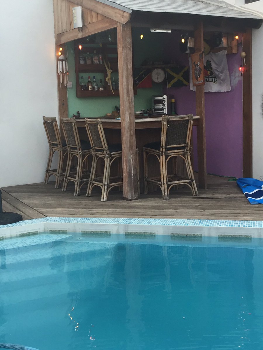 henrygayle's tweet image. CurrentSituation....my bar in St Kitts - all by myself 🍺 #Rum 😄 #Home