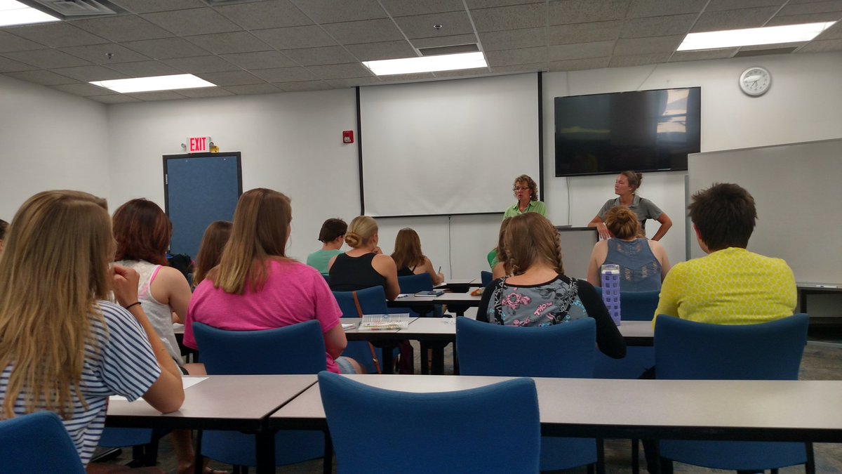 BHSwarriorcheer's tweet photo. BHS cheerleaders learning about the nutritional needs for athletes. Need to keep our bodies fueled! #onebodyonemind https://t.co/GgEG169EqR