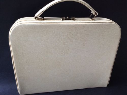 midler_helen's tweet photo. #vintagewritingcase #vintagenotepaper #orientline #SSOrontes #nauticalmemorabilia https://t.co/1xh04MyUdE https://t.co/uBUtE7sjcT