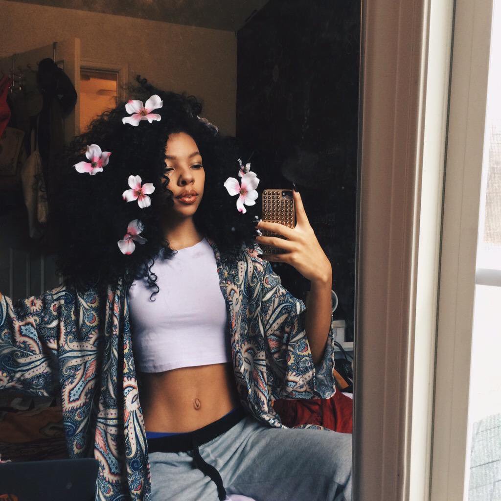 SARAH2TURNNT's tweet photo. ✨ #AfrosBreakTheInternet gotta love your fro queens ✨ https://t.co/CuDP0E12BS