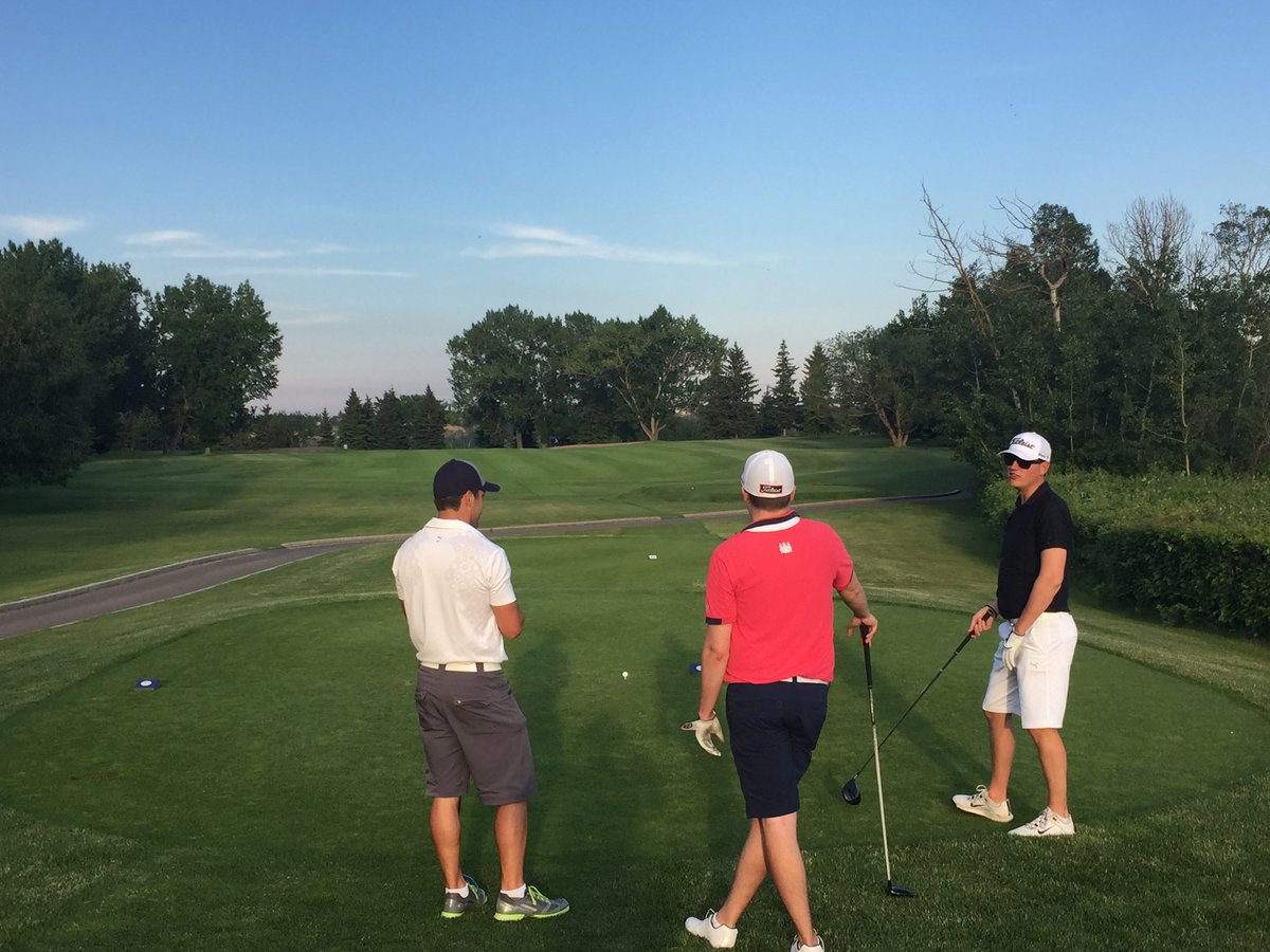 howery9's tweet photo. Another gorgeous night @EdmCountryClub with @ChasenRP @BrettFlava @Aaron_Chetek #mensnight #leftbush #eagle https://t.co/swCWilkGVv