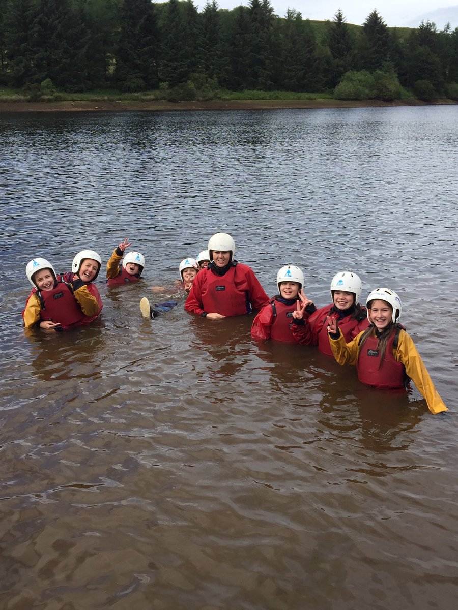 hartburnschool's tweet photo. We have the best head teacher! #joininginthefun #freezing #lovedit https://t.co/jUi5rWehZl