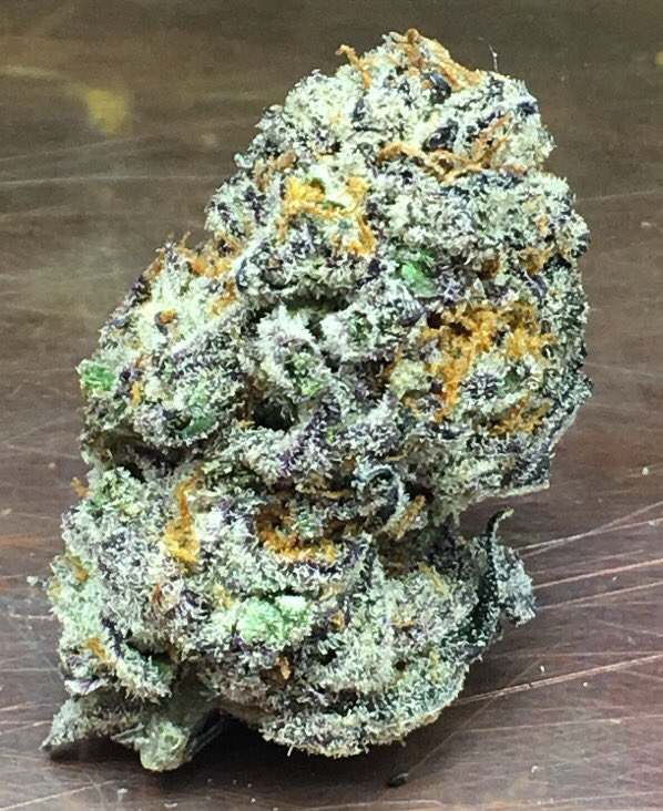 GreenRoom517's tweet photo. Mendo Breath at The Green Room.  Actual bud, not photoshopped like some of the other shops do 😂😂😂 #lansterdam https://t.co/6nhRrLYdpZ