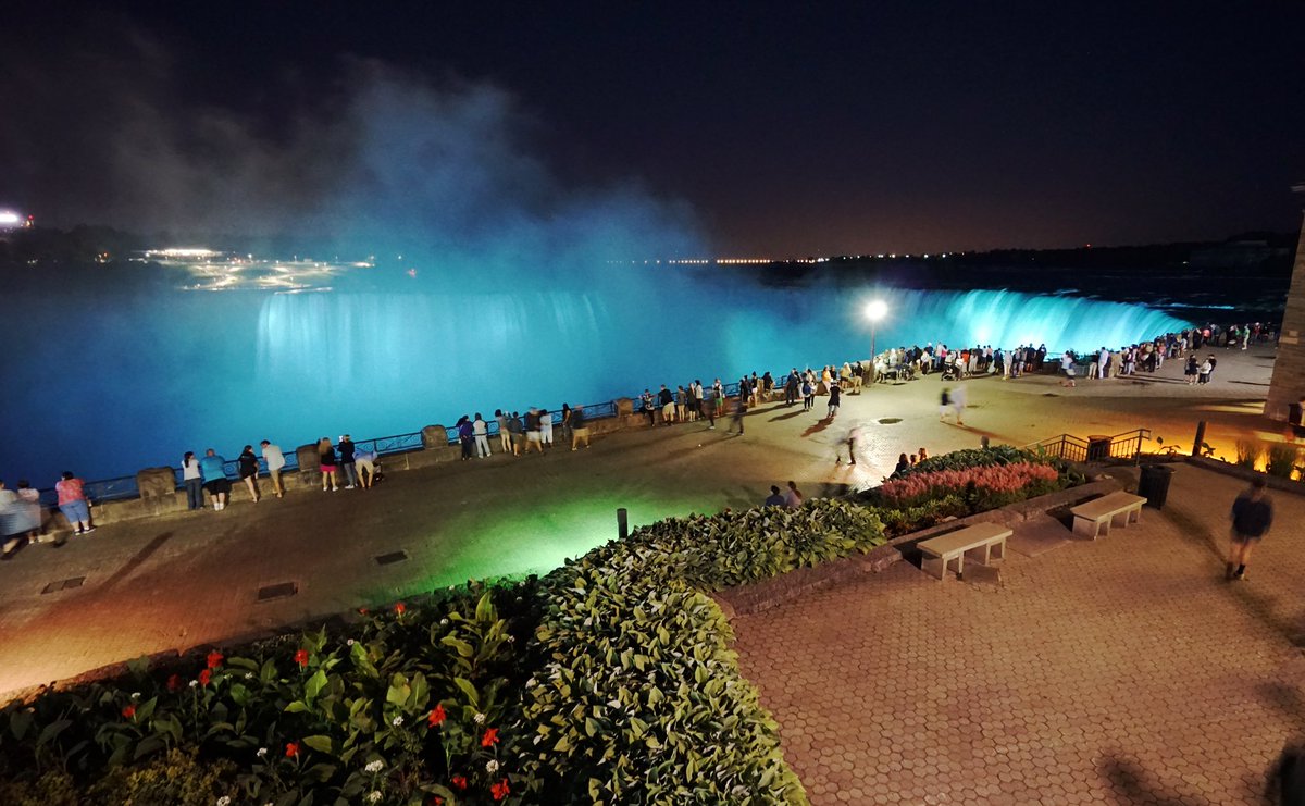 SclerodermaCAN's tweet photo. It's not easy to have #NiagaraFalls lit for your cause. There must be a Cdn/U.S. partnership - we did it last night! https://t.co/dniyFwbjIB