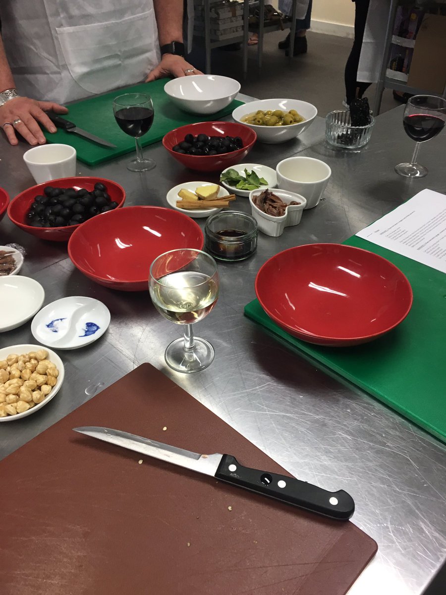 jesslouisescott's tweet photo. Spanish tapas making at @brightoncook for @Oliveit_UK 🍴💥 https://t.co/dpfaNwTAMI