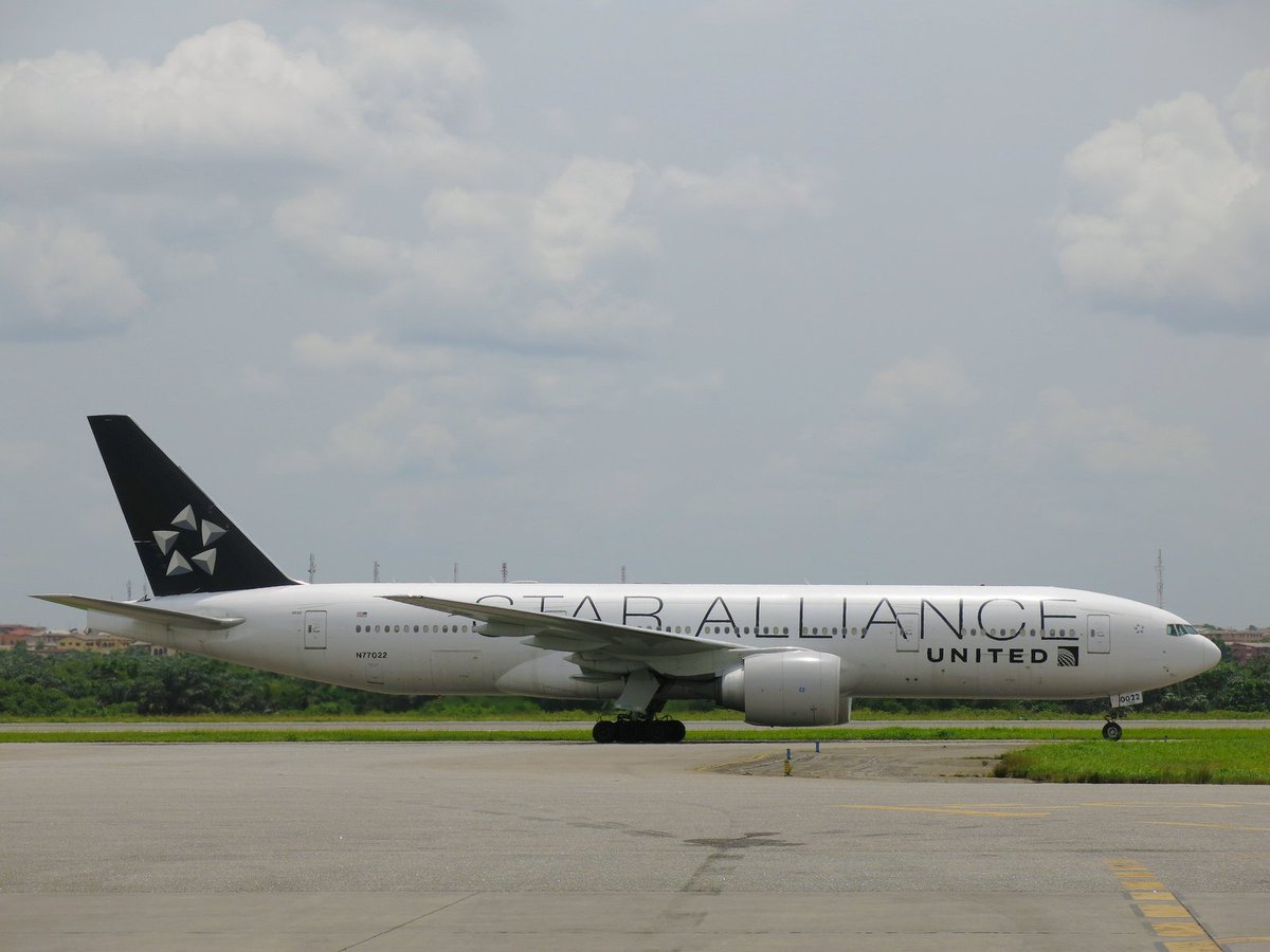 LOSairport's tweet photo. Some IAH LOS highlights: #StarAlliance special Boeing 777 visitor on March 13 2013. Photo: Aviafan #TBT #UALagos https://t.co/AuBLImJ2t8