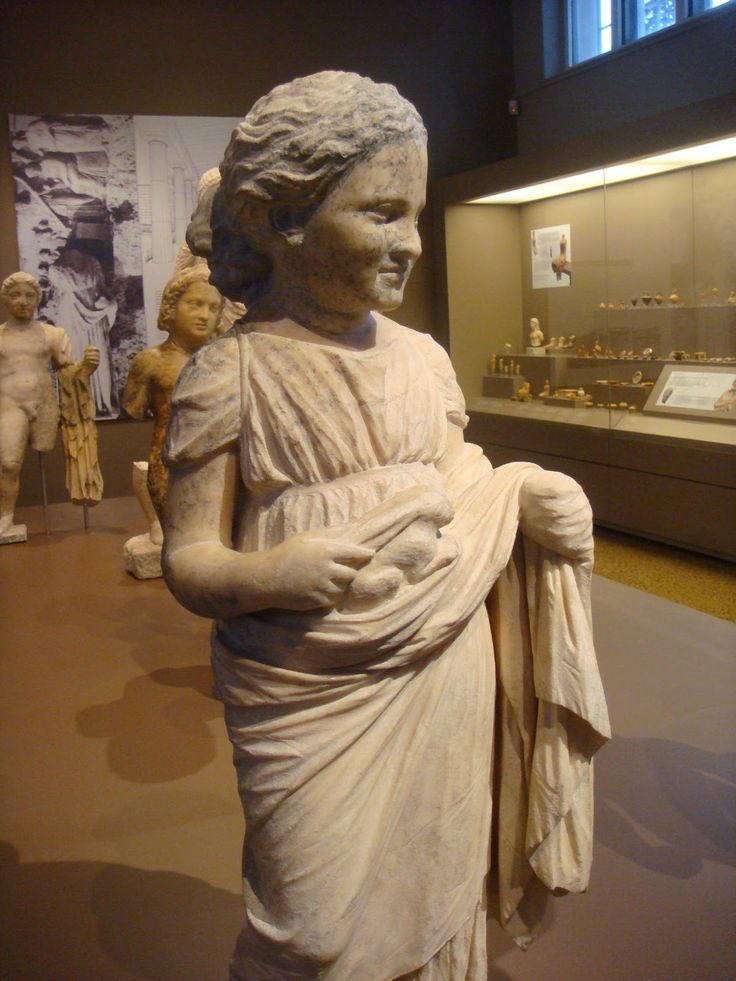 archeo_pop's tweet photo. Bambina ateniese che partecipa ai riti in onore di Artemide a Brauron (oggi Vravrona)
#BambiniNelTempo https://t.co/VxPLH8u5vT