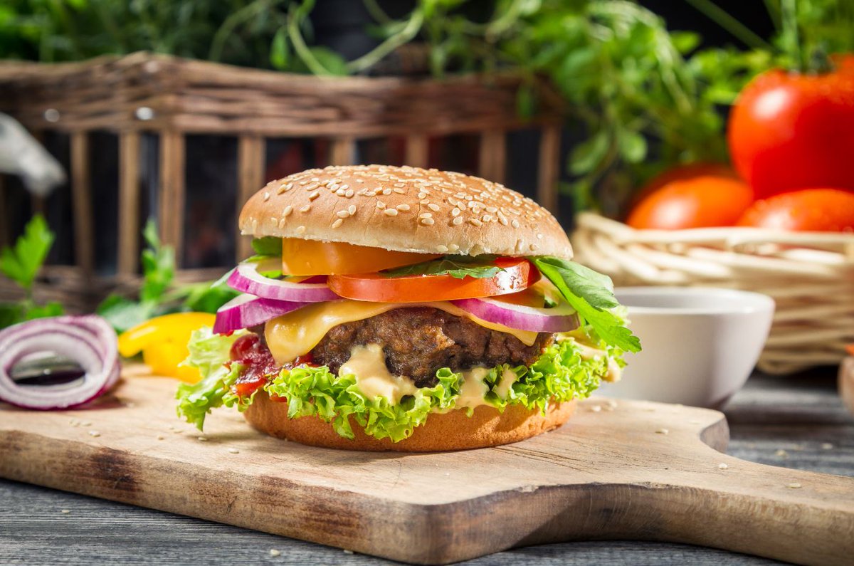 SyscoCanada's tweet photo. A thick slice of tomato & a zesty sliver of onion can transform the quality & taste #SyscoFreshProduce https://t.co/QDjRDBqDRt