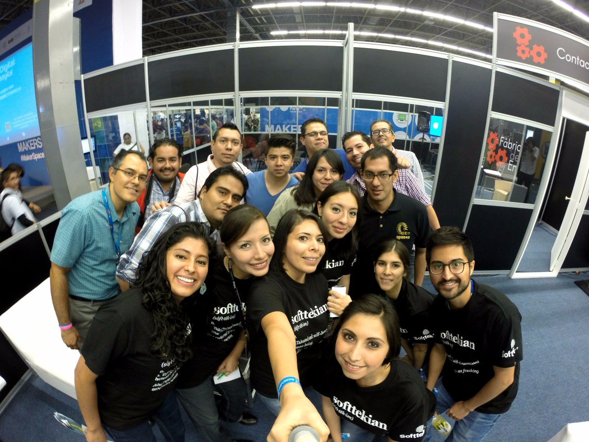 SofttekMX's tweet photo. ¡Una #selfie con los #SofttekGeeks en #CampusParty #CPMX7! https://t.co/hJaR4Zn9Ca