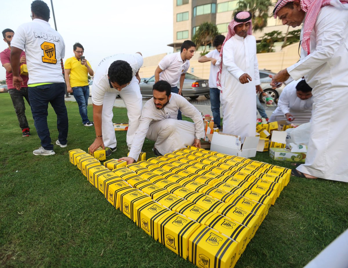 ittihad's tweet photo. صور من دور المسئولية الاجتماعية للنادي بمشروع إفطارك معنا ..١ https://t.co/x7WEkOnjxz