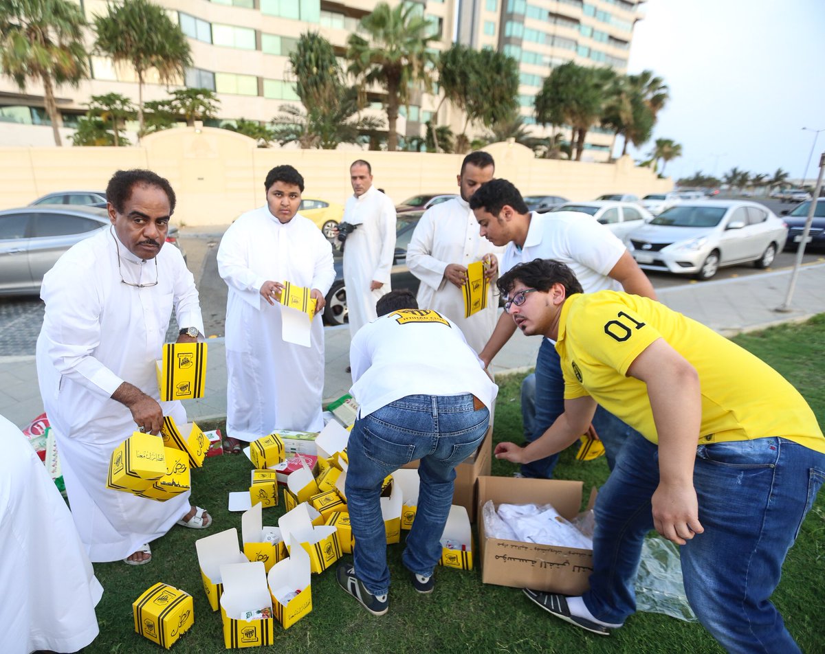 ittihad's tweet photo. صور من دور المسئولية الاجتماعية للنادي بمشروع إفطارك معنا ..١ https://t.co/x7WEkOnjxz