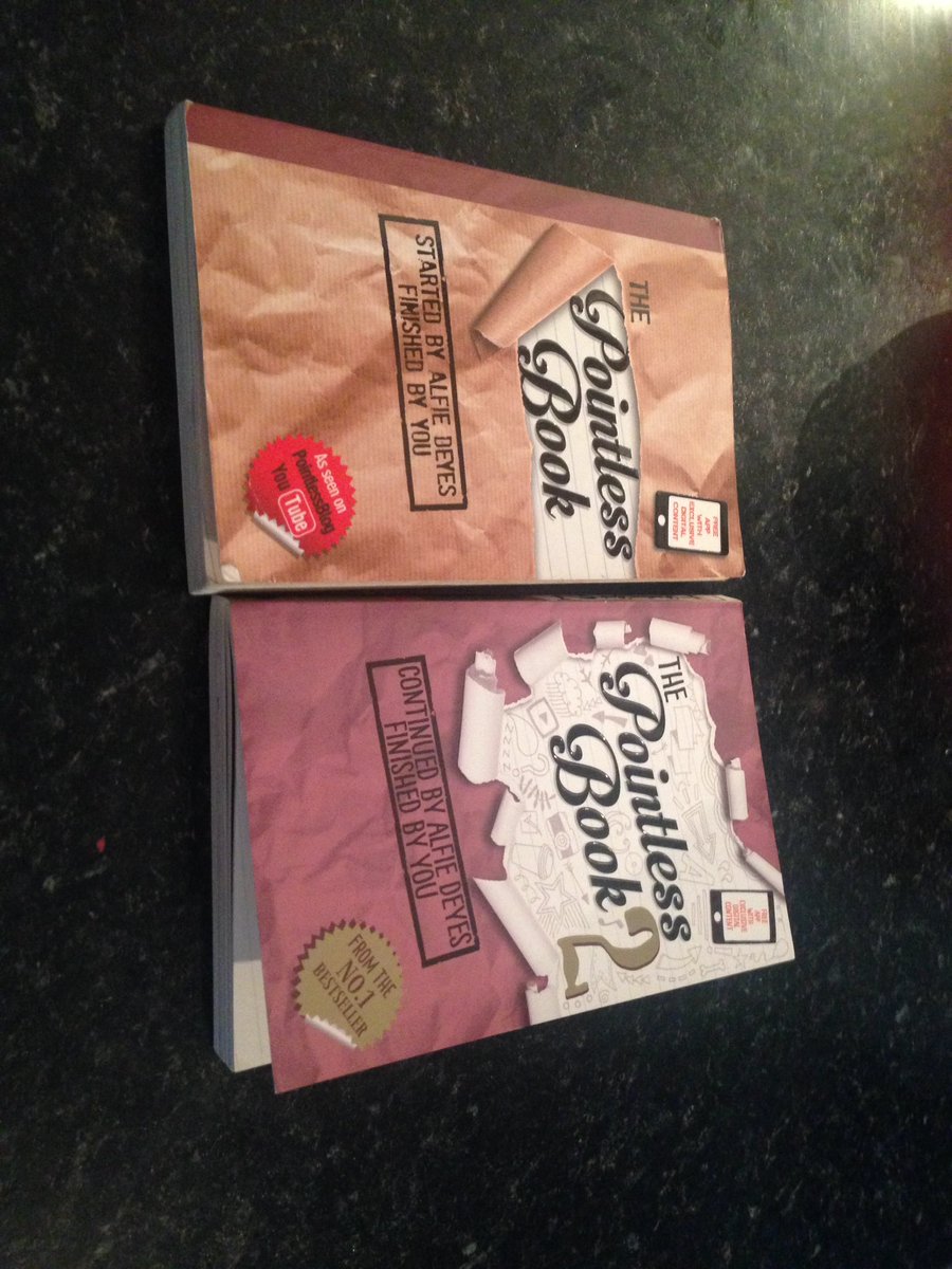 CharlieRobertY1's tweet photo. #pointlessbookselfie https://t.co/cpukgT0VtB