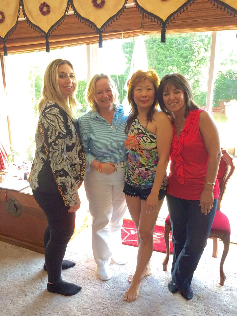 Goldie_Cheung's tweet photo. #womangathering #womanstalk sounds like in a #honeycomb 😭doesn't matter fun though #Lovingyoutoomuch @Ladyshellyk https://t.co/NCTQGe9rhs