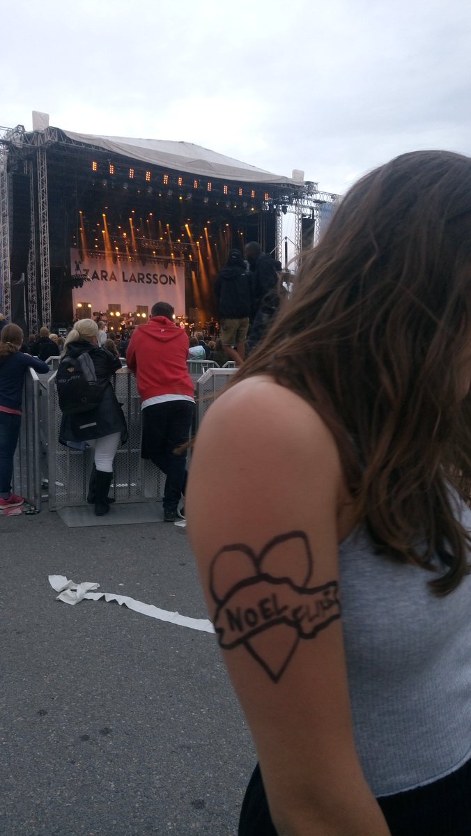 ElinTorstensson's tweet photo. Bästa ni❤❤ #fantastiskaresan #bråvalla  @FlikeNoel @zaralarsson https://t.co/Ok8aALKw4Q