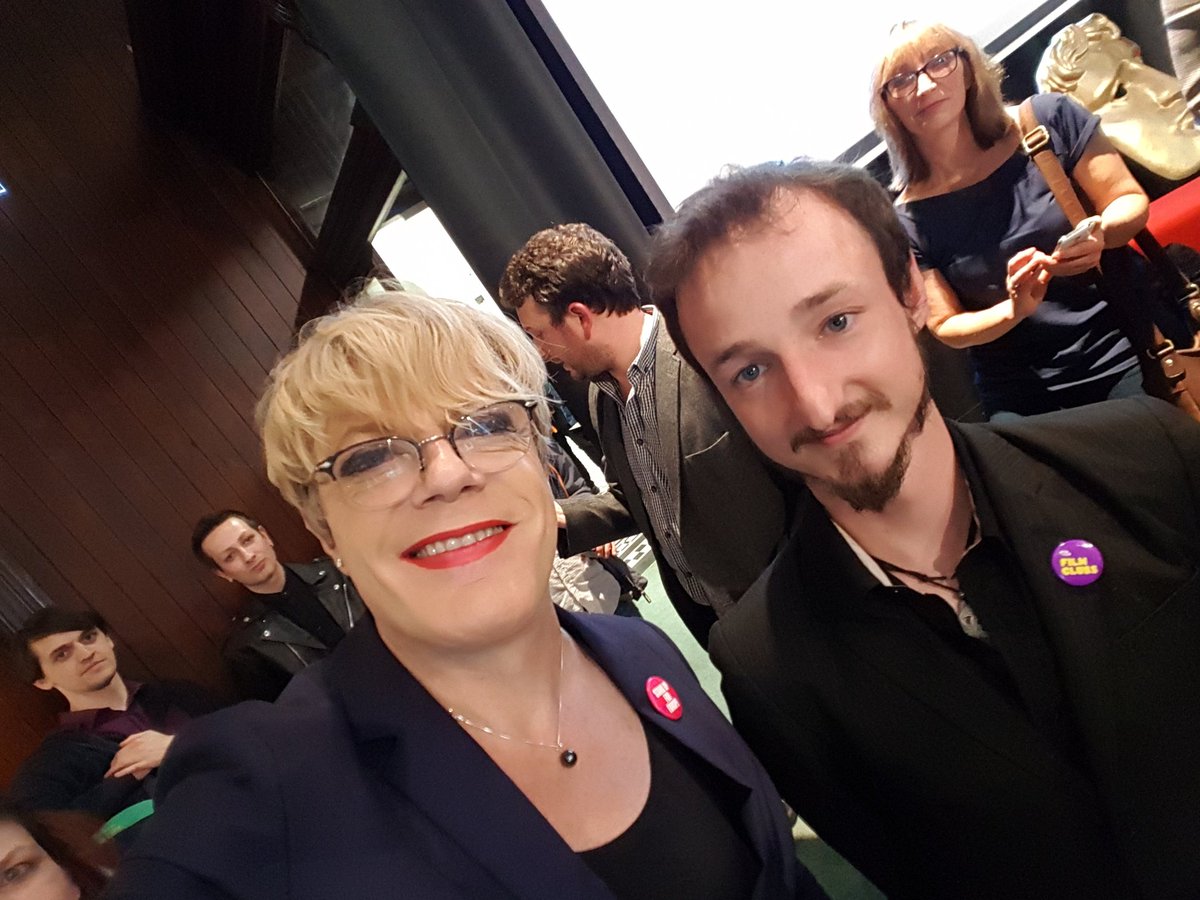 ATaylorFilms's tweet image. Fantastic experience! Thank you #EddieIzzard for taking time to take some photos #intofilm_edu  #IzzardQA