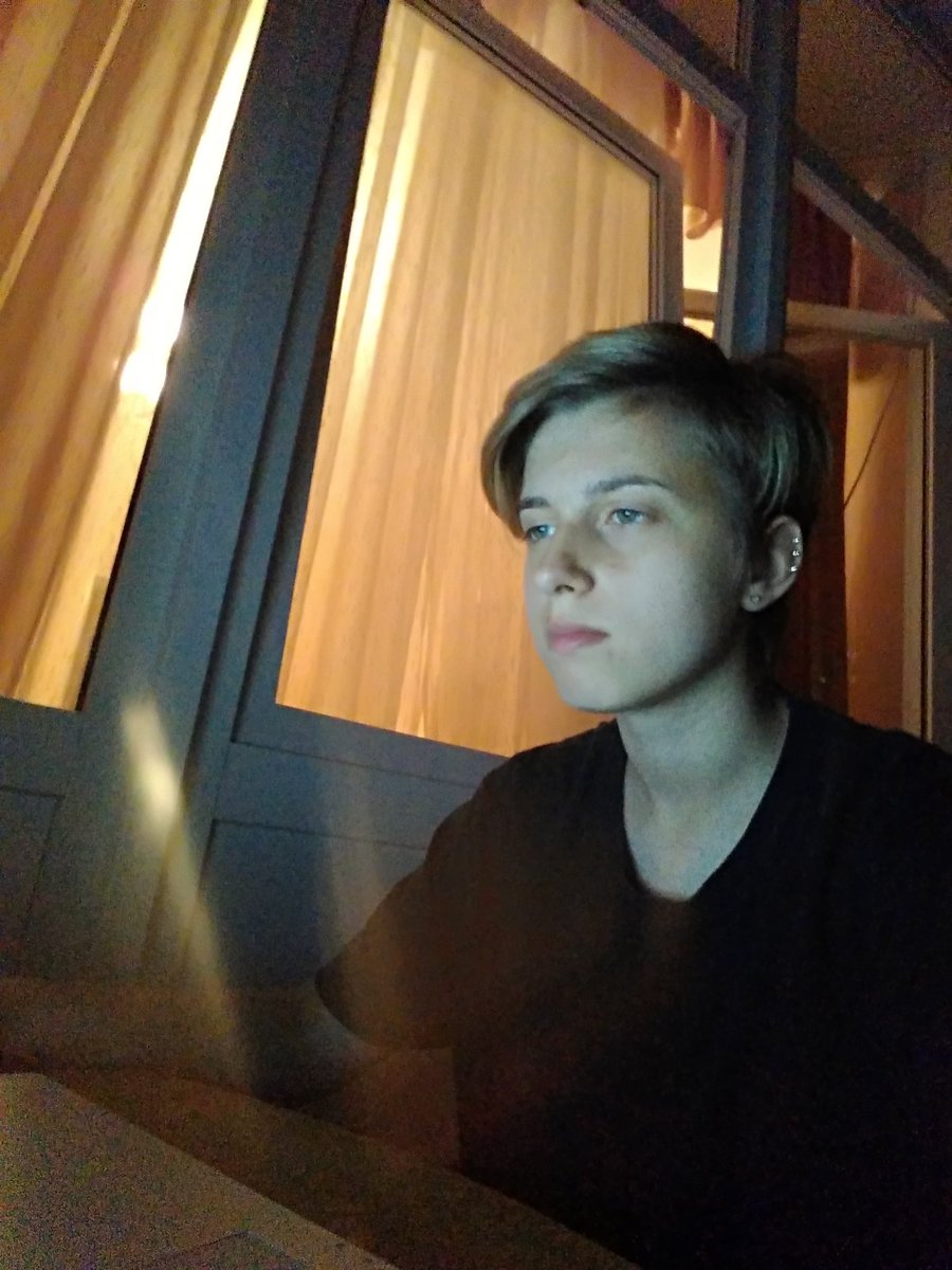 xKoVox's tweet photo. Хм, интересно, на сколько сил��но за 2 недели @just_rusarg возненавидет меня, если я буду продолжать фоткать ее https://t.co/eWqfFiAqwM