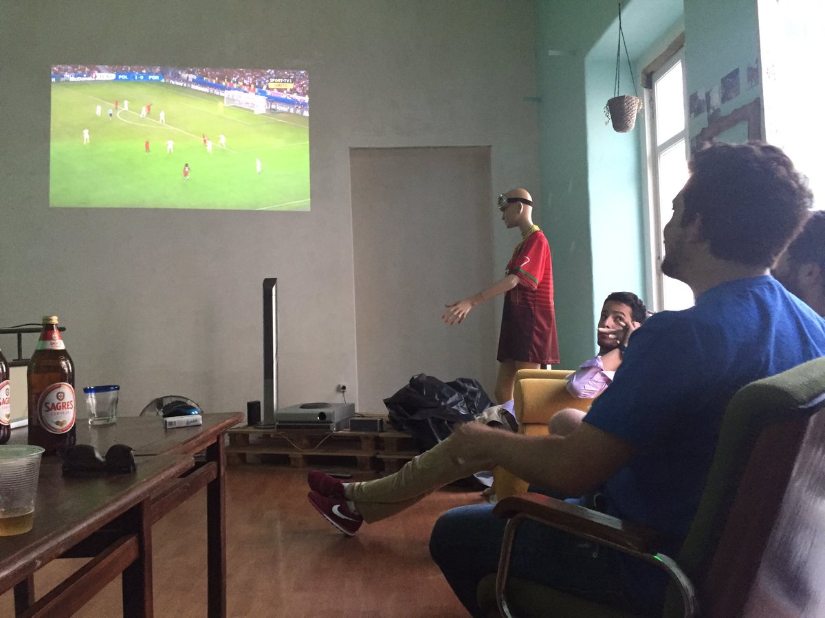 mobipium's tweet photo. @mobipium backing Portugal!!!! On our way to the semi finaaaaaaals! Crossing our fingers https://t.co/fjEE7kk1LM