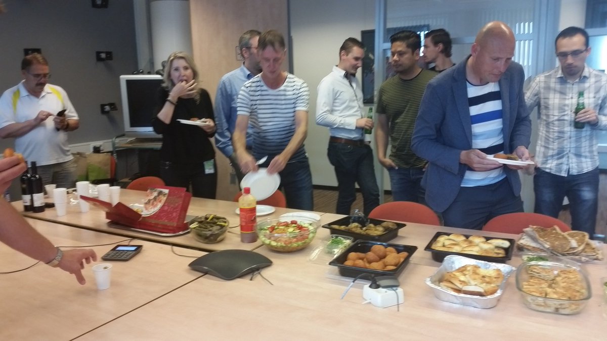 Bektas068's tweet photo. Vandaag was mijn beurt om een borrel te organiseren voor de afdeling. Wat lekkers uit Turkse keuken meegenomen. https://t.co/35T10HIS2y