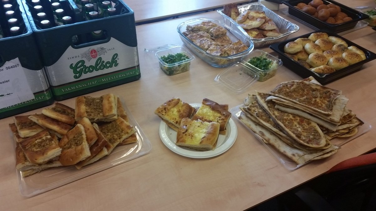 Bektas068's tweet photo. Vandaag was mijn beurt om een borrel te organiseren voor de afdeling. Wat lekkers uit Turkse keuken meegenomen. https://t.co/35T10HIS2y