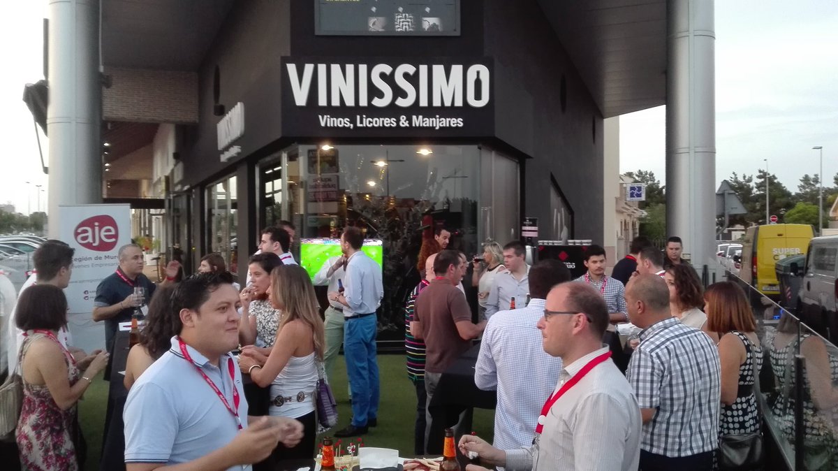 AJEMarMenor's tweet photo. Comienza la #FreshNights de @AJEMarMenor. Hoy estamos en #vinissimo #SanJavier. #Networking con nuestr@s asociad@s. https://t.co/sWTdXDRfj3