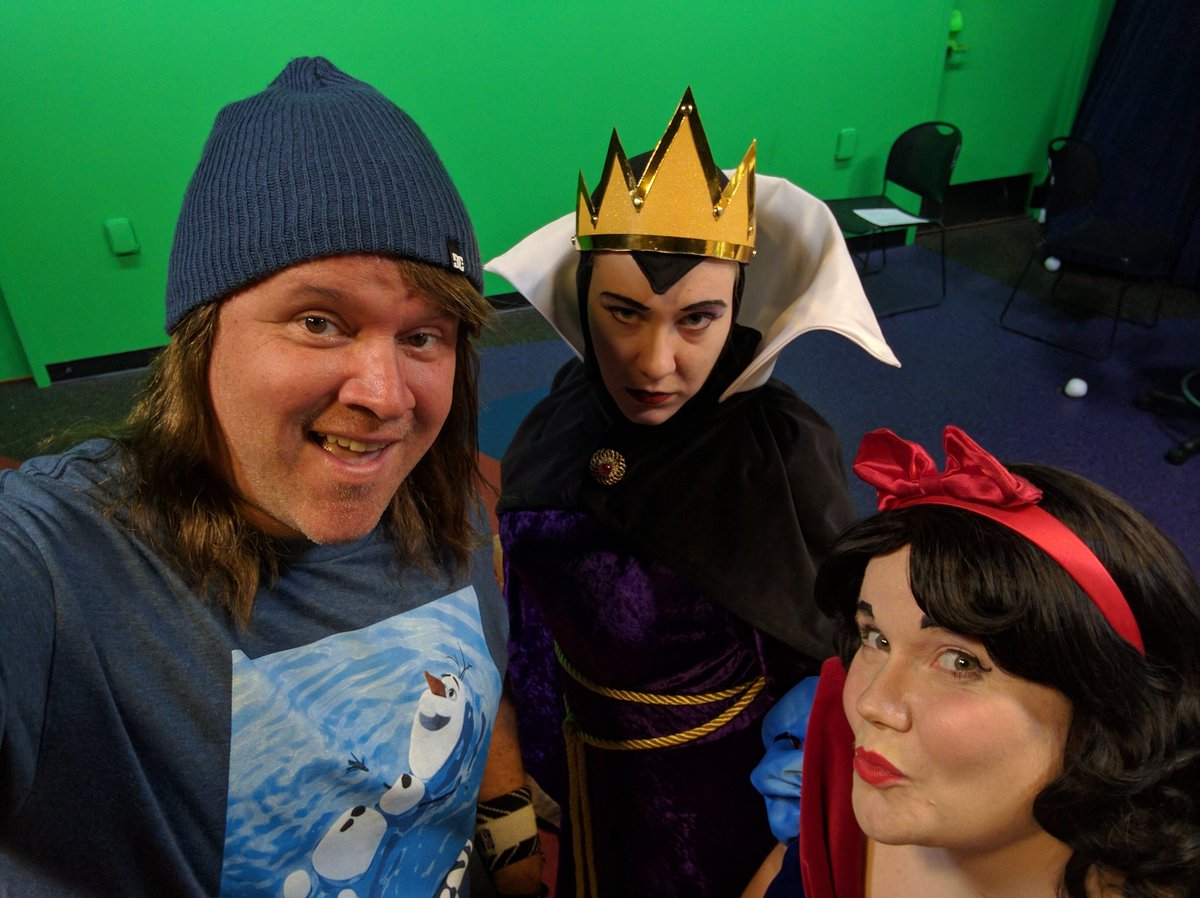 StarStudioDude's tweet photo. Thanks Snow White and Evil Queen for a fun show!
#8thdwarf
#dudey https://t.co/tdh8jhdCyx