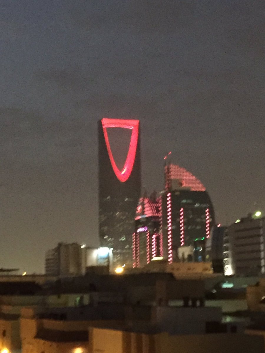 المملكة #الرياض يُضاء بألوان #تركيا