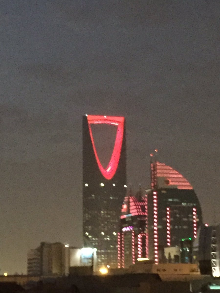 المملكة #الرياض يُضاء بألوان #تركيا