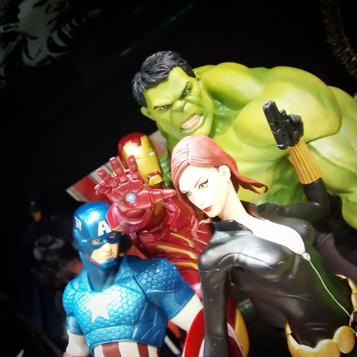 DominariaComics's tweet photo. Los Avengers sean unidos, esa es la ley primera. #Asemble #IronMan #PosandopalaSelfie #HulkSmash https://t.co/fsIag5e0JP