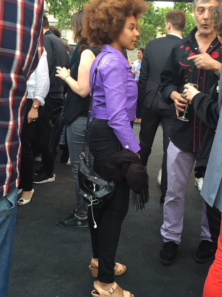 FlowParis's tweet photo. Le dress code est respecté ! PURPLE et chapeaux de toute part #ANightWithPrince 💜💜💜 https://t.co/PRYAtSCb6P