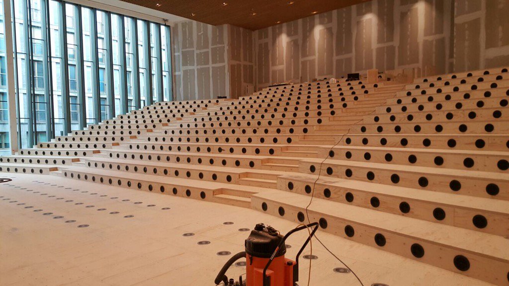 Kerto tribunes opgeleverd in Wijnhavenkwartier Den Haag. Top resultaat !!