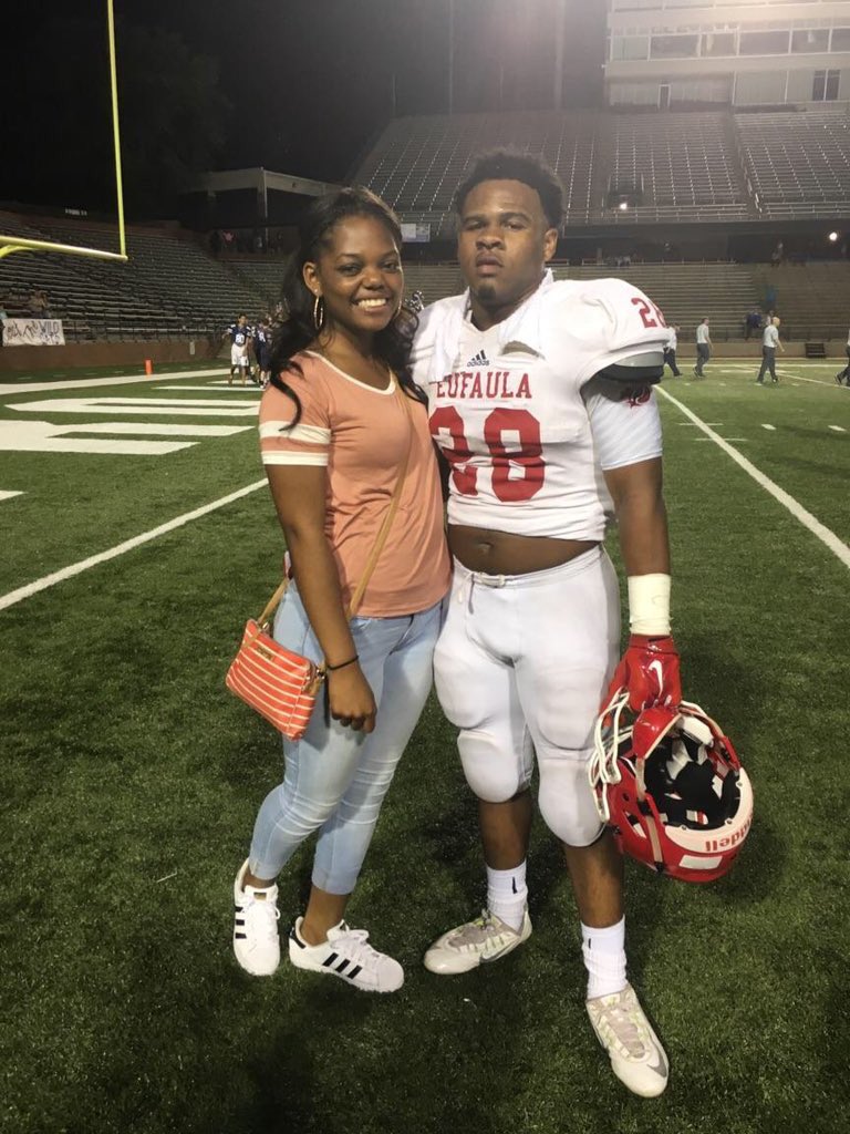 FootballGFViews's tweet image. 💍❤️🏈