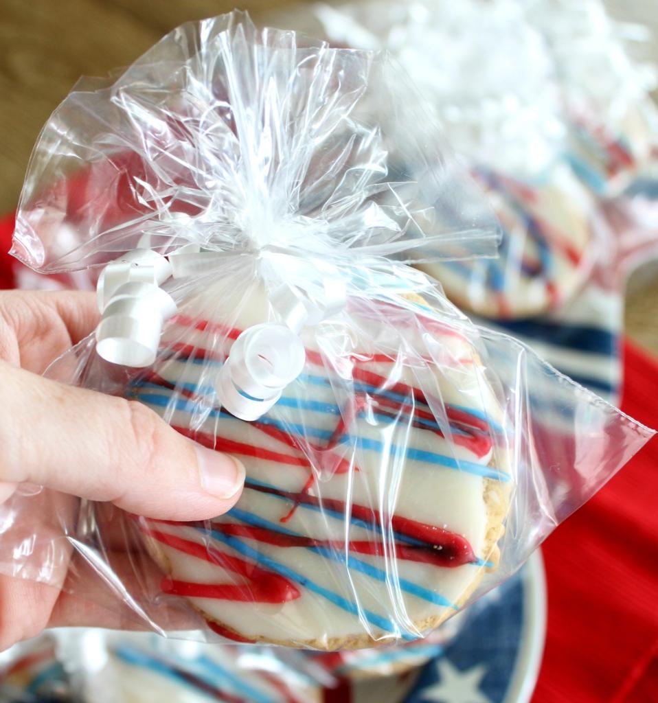 BitznGiggles's tweet image. RT @kroger: Guests will love (and flies will hate) this grab-and-go #partyhack! 🍪🎀 XO-@SixSistersStuff