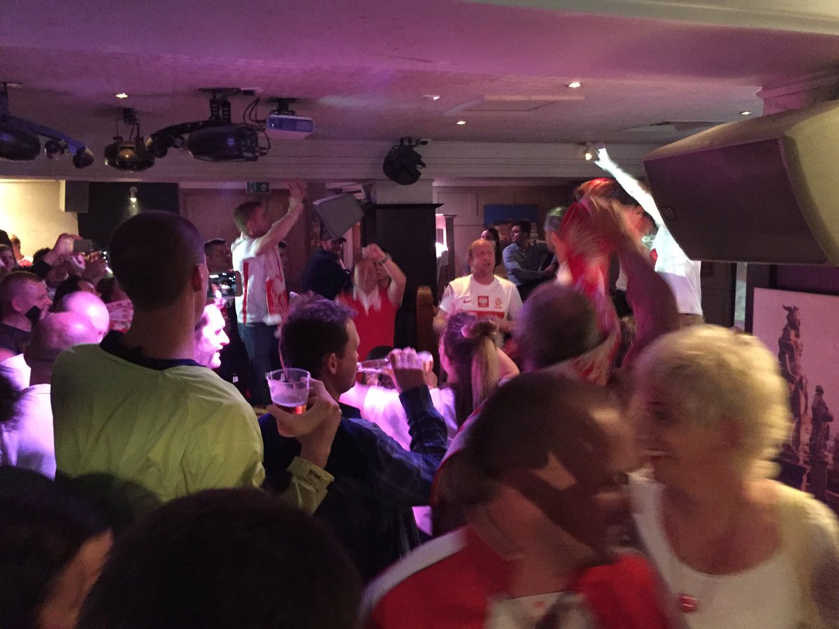 soomiq's tweet photo. London enjoys #POLPOR https://t.co/F6H8EFl1dn