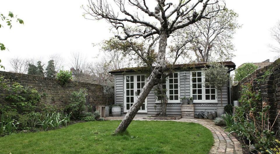 timelessgr's tweet photo. See more of this 'she shed' on #whatbritainbuys CH4+1 or on demand. @sundog_pictures @maryportas https://t.co/6pVSAEJ7KX