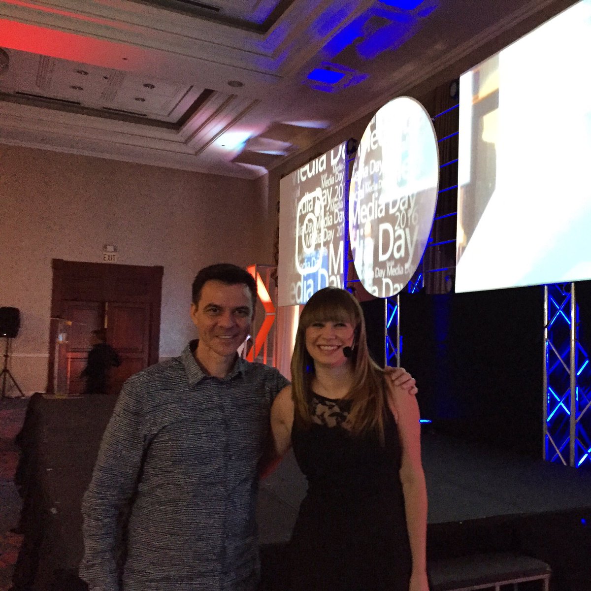 OctavioRegalado's tweet photo. Con la genial @VilmaNunez en el Social Media Day #ElSalvador #smdaysv @SMDs . Un placer compartir escenario contigo. https://t.co/wQq8LtQIKA