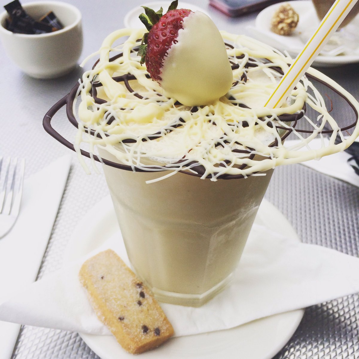 HealthyFatApple's tweet photo. My fav shop @RumseysChoc  #chocolateshop #milkshake  #atasteofheaven read my blog https://t.co/92OKhdrqWa https://t.co/WQuEqb1hWn