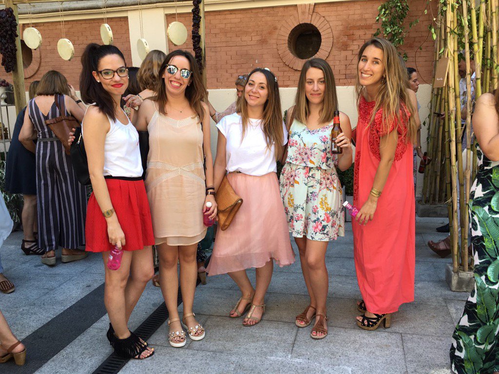 LaraCastroVila's tweet photo. Semana de eventos con las #CabifyGirls #calistaonesummerparty https://t.co/1giX9grOXs