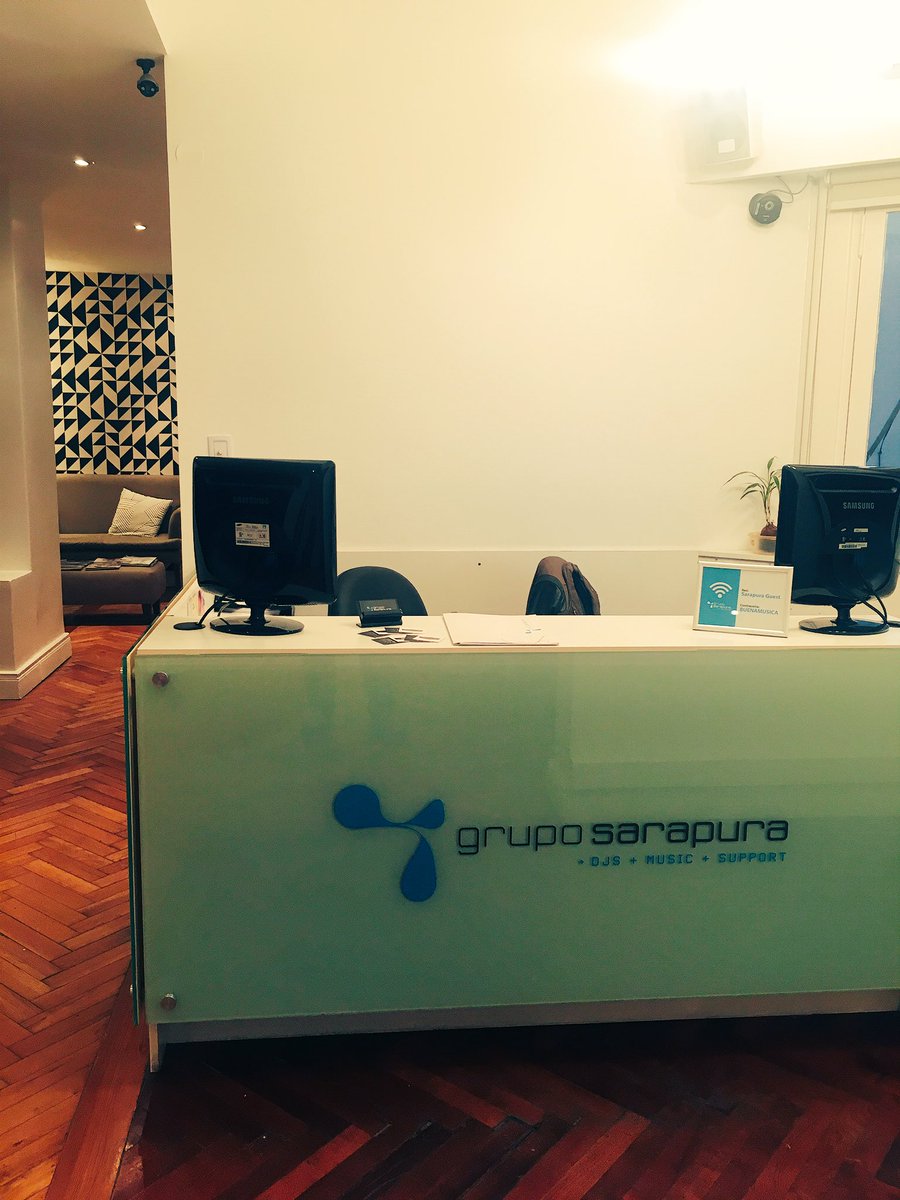 Reunión técnica con <a href="/TatiGJ/">Tati García Juanicó</a> y <a href="/MarioPeluas/">JMP</a> en las oficinas de <a href="/SarapuraDJS/">@sarapura</a>  #impecable