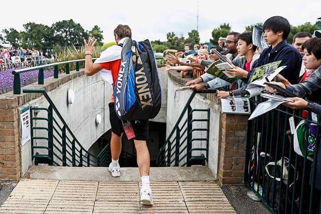 chda7777's tweet image. After practice today...great pic! 👌❤ #Wimbledon #PopularMan #Wawrinka  (from an article)