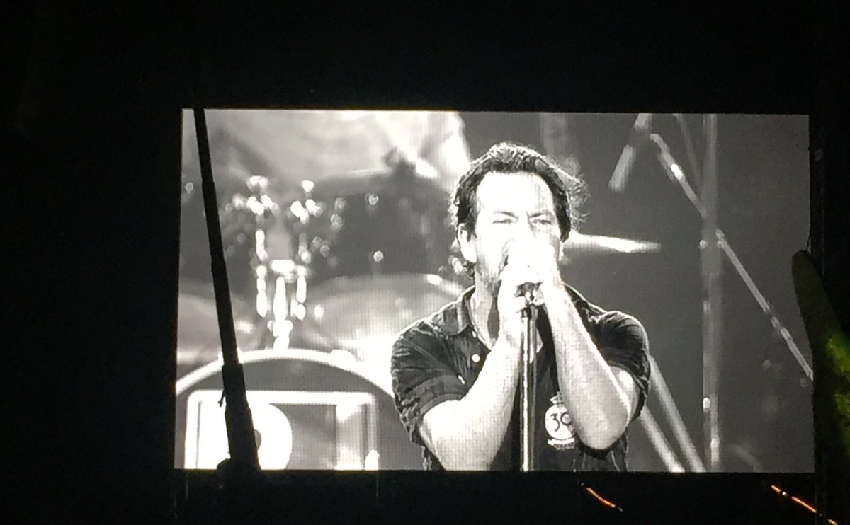 schalfant95's tweet photo. I could go for another @PearlJam concert anytime... #roo16 https://t.co/5Y6WSE3NHT