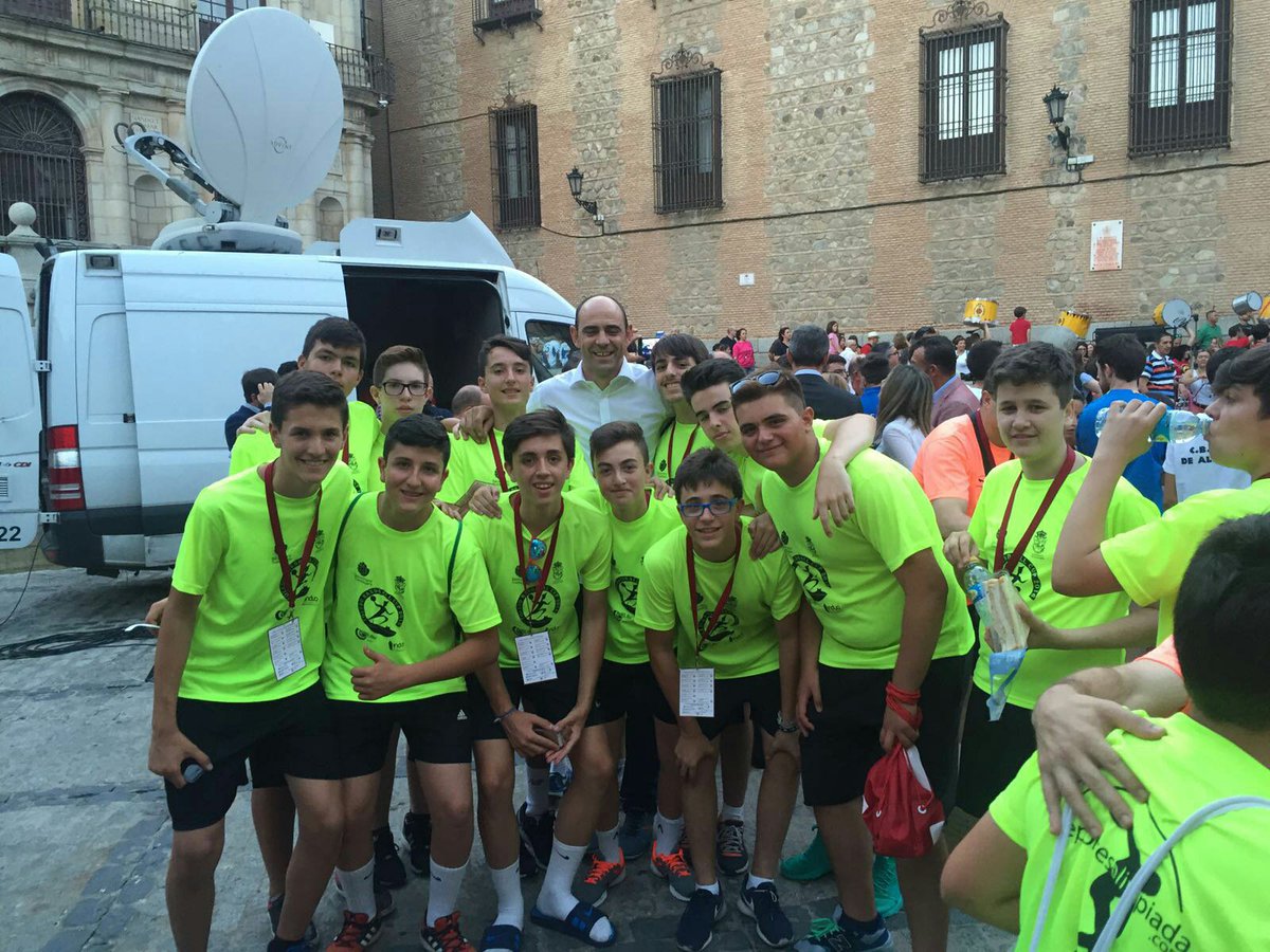 bmguadalajara's tweet photo. El presi, @jjhombrados, los cadetes... y mucho balonmano en la @toledoHcup https://t.co/X2IX4V2uka